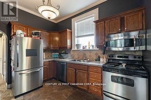 56 Riverview Avenue, London, ON - Indoor Photo Showing Kitchen With Double Sink