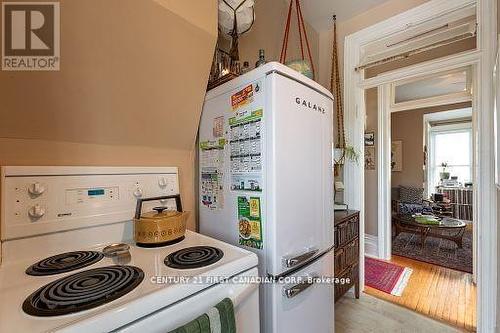 56 Riverview Avenue, London, ON - Indoor Photo Showing Kitchen