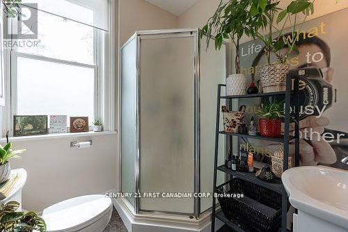 56 Riverview Avenue, London, ON - Indoor Photo Showing Bathroom