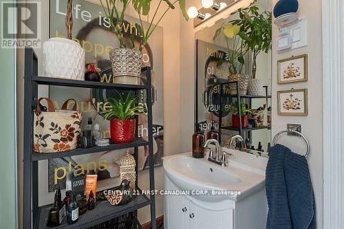 56 Riverview Avenue, London, ON - Indoor Photo Showing Bathroom