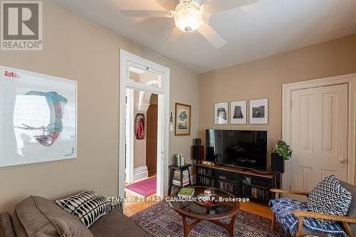 56 Riverview Avenue, London, ON - Indoor Photo Showing Living Room