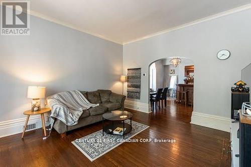 56 Riverview Avenue, London, ON - Indoor Photo Showing Living Room