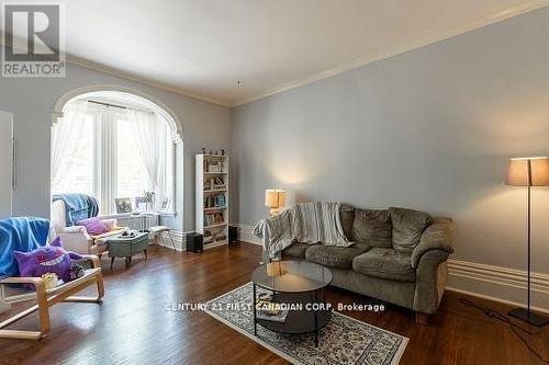 56 Riverview Avenue, London, ON - Indoor Photo Showing Living Room