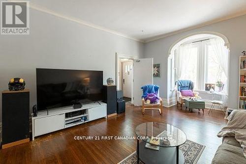 56 Riverview Avenue, London, ON - Indoor Photo Showing Living Room