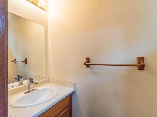 3-145 Nicola Street, Kamloops, BC - Indoor Photo Showing Bathroom