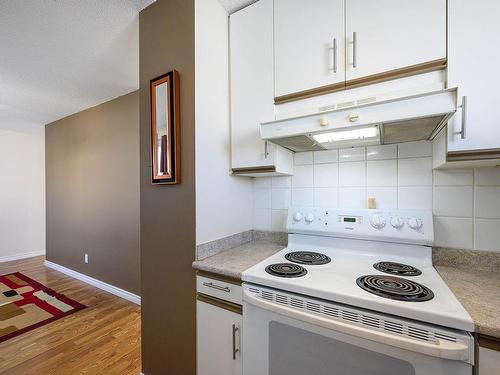 22-800 Valhalla Drive, Kamloops, BC - Indoor Photo Showing Kitchen