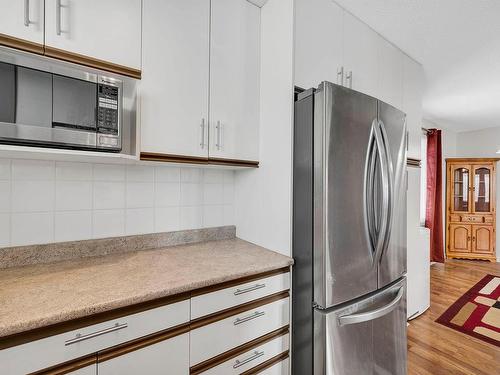 22-800 Valhalla Drive, Kamloops, BC - Indoor Photo Showing Kitchen