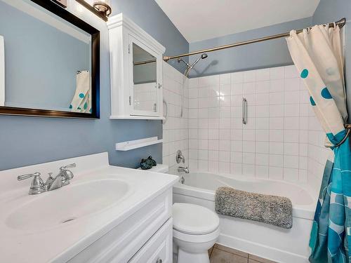 22-800 Valhalla Drive, Kamloops, BC - Indoor Photo Showing Bathroom