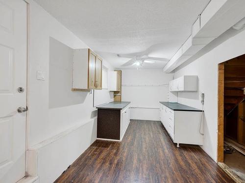 22-800 Valhalla Drive, Kamloops, BC - Indoor Photo Showing Kitchen