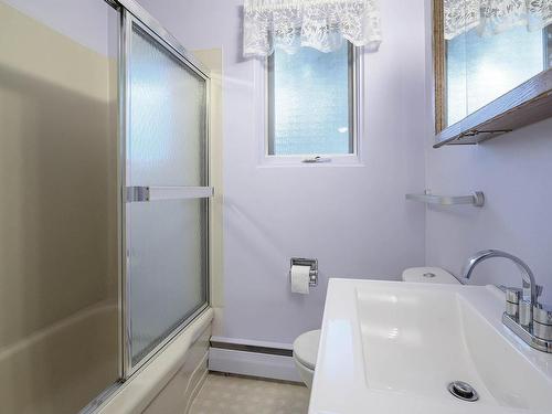 939 Mcmurdo Drive, Kamloops, BC - Indoor Photo Showing Bathroom