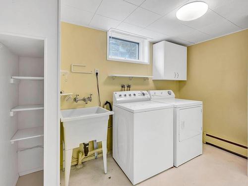 939 Mcmurdo Drive, Kamloops, BC - Indoor Photo Showing Laundry Room