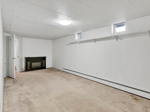 939 Mcmurdo Drive, Kamloops, BC - Indoor Photo Showing Other Room With Fireplace