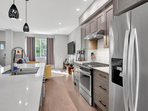 103-1393 9Th Ave, Kamloops, BC - Indoor Photo Showing Kitchen With Stainless Steel Kitchen With Double Sink With Upgraded Kitchen