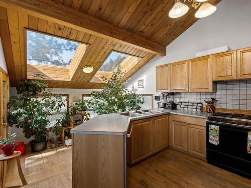 1601B Ponderosa Way, Merritt, BC - Indoor Photo Showing Kitchen With Double Sink