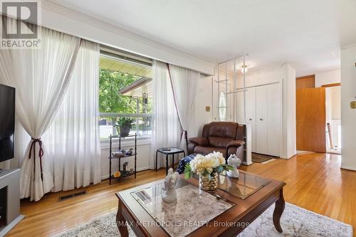 586 Central Pk Boulevard N, Oshawa (O'Neill), ON - Indoor Photo Showing Living Room