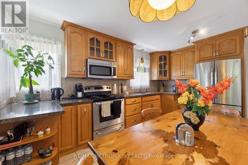 586 Central Pk Boulevard N, Oshawa (O'Neill), ON - Indoor Photo Showing Kitchen With Double Sink