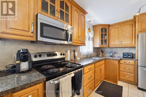 586 Central Pk Boulevard N, Oshawa, ON - Indoor Photo Showing Kitchen With Double Sink