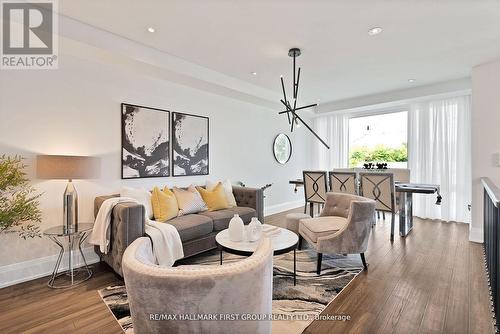 663 Oxford Street, Toronto (Mimico), ON - Indoor Photo Showing Living Room