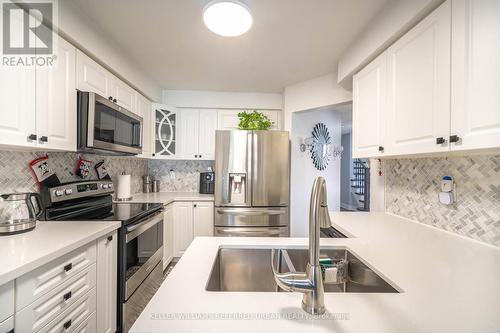 138 Rainforest Drive, Brampton (Sandringham-Wellington), ON - Indoor Photo Showing Kitchen With Double Sink With Upgraded Kitchen