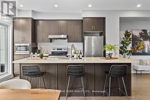 21 Porcelain Way, Whitby (Rolling Acres), ON - Indoor Photo Showing Kitchen With Stainless Steel Kitchen With Upgraded Kitchen