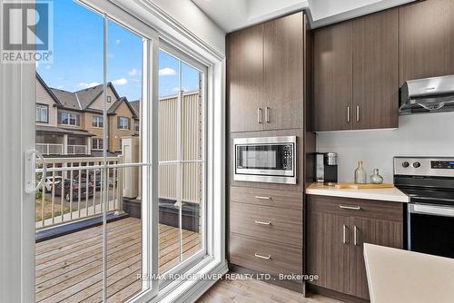 21 Porcelain Way, Whitby (Rolling Acres), ON - Indoor Photo Showing Kitchen