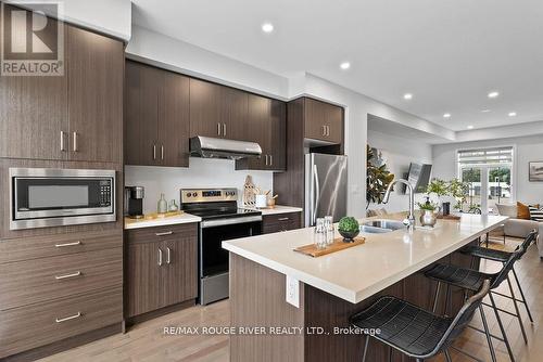 21 Porcelain Way, Whitby (Rolling Acres), ON - Indoor Photo Showing Kitchen With Stainless Steel Kitchen With Double Sink With Upgraded Kitchen