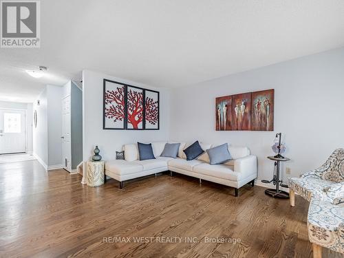 31 - 3050 Orleans Road, Mississauga, ON - Indoor Photo Showing Living Room