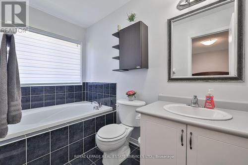 129 - 7360 Zinnia Place, Mississauga, ON - Indoor Photo Showing Bathroom