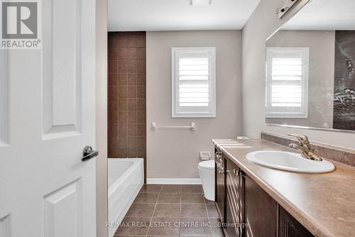 8 Thatcher Street, Cambridge, ON - Indoor Photo Showing Bathroom