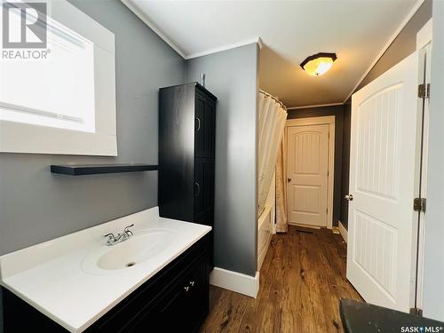 82 3Rd Avenue E, Central Butte, SK - Indoor Photo Showing Bathroom