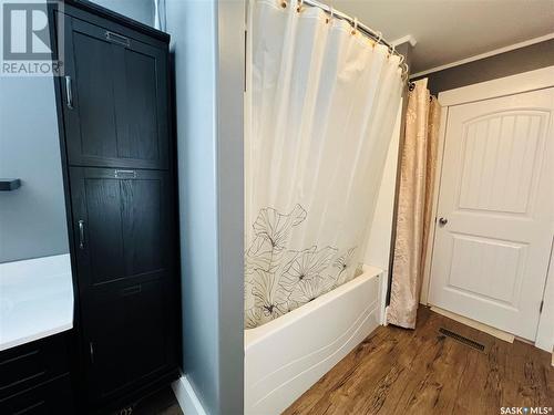 82 3Rd Avenue E, Central Butte, SK - Indoor Photo Showing Bathroom