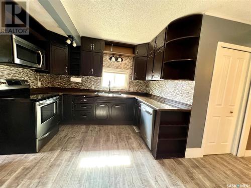 82 3Rd Avenue E, Central Butte, SK - Indoor Photo Showing Kitchen