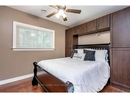 230 Robins Point Rd, Tay, ON - Indoor Photo Showing Bedroom