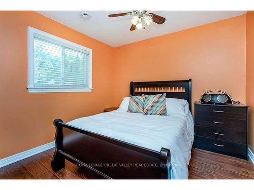 230 Robins Point Rd, Tay, ON - Indoor Photo Showing Bedroom