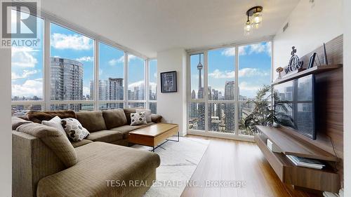 3901 - 75 Queens Wharf Road, Toronto (Waterfront Communities), ON - Indoor Photo Showing Living Room