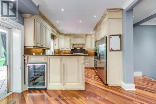 1116 Crestview Street, Oakville, ON - Indoor Photo Showing Kitchen