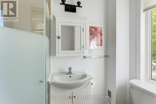 378 Cook Road S, Toronto (York University Heights), ON - Indoor Photo Showing Bathroom