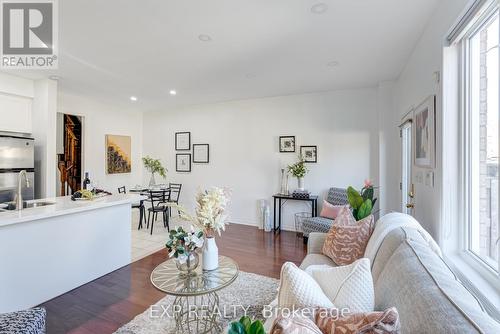 378 Cook Road S, Toronto (York University Heights), ON - Indoor Photo Showing Living Room