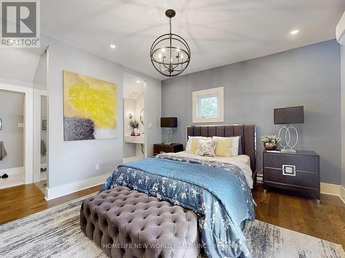 9 Sword Street, Toronto (Cabbagetown-South St. James Town), ON - Indoor Photo Showing Bedroom