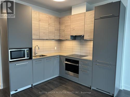 2203 - 38 Gandhi Lane, Markham (Commerce Valley), ON - Indoor Photo Showing Kitchen