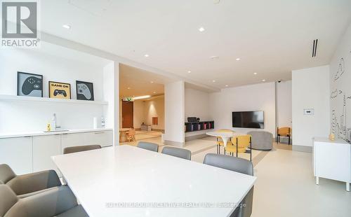 2203 - 38 Gandhi Lane, Markham (Commerce Valley), ON - Indoor Photo Showing Living Room