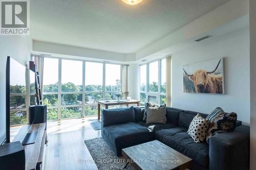 807 - 26 Norton Avenue, Toronto (Willowdale East), ON - Indoor Photo Showing Living Room