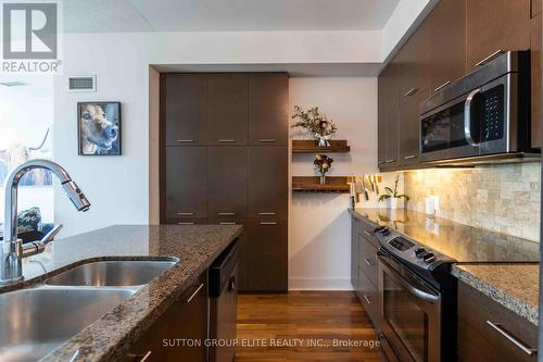 807 - 26 Norton Avenue, Toronto (Willowdale East), ON - Indoor Photo Showing Kitchen With Double Sink