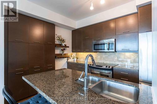 807 - 26 Norton Avenue, Toronto (Willowdale East), ON - Indoor Photo Showing Kitchen With Double Sink With Upgraded Kitchen