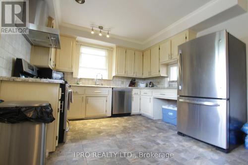 149 Delrex Boulevard, Halton Hills (Georgetown), ON - Indoor Photo Showing Kitchen With Stainless Steel Kitchen