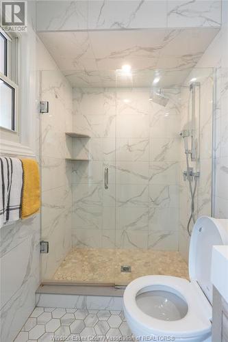 3039 California Avenue, Windsor, ON - Indoor Photo Showing Bathroom