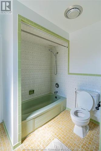 3039 California Avenue, Windsor, ON - Indoor Photo Showing Bathroom