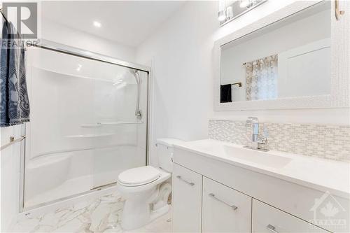 20 Johnwoods Street, Ottawa, ON - Indoor Photo Showing Bathroom