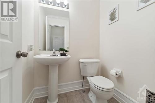 122 Streamside Crescent, Ottawa, ON - Indoor Photo Showing Bathroom