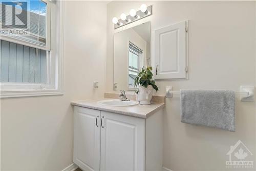 122 Streamside Crescent, Ottawa, ON - Indoor Photo Showing Bathroom